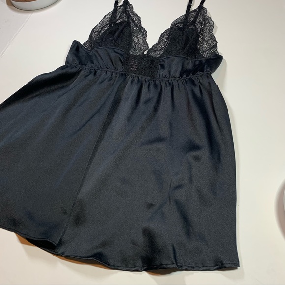 XS Victoria’s Secret black satin and lace camisole w side slits - Picture 3 of 11